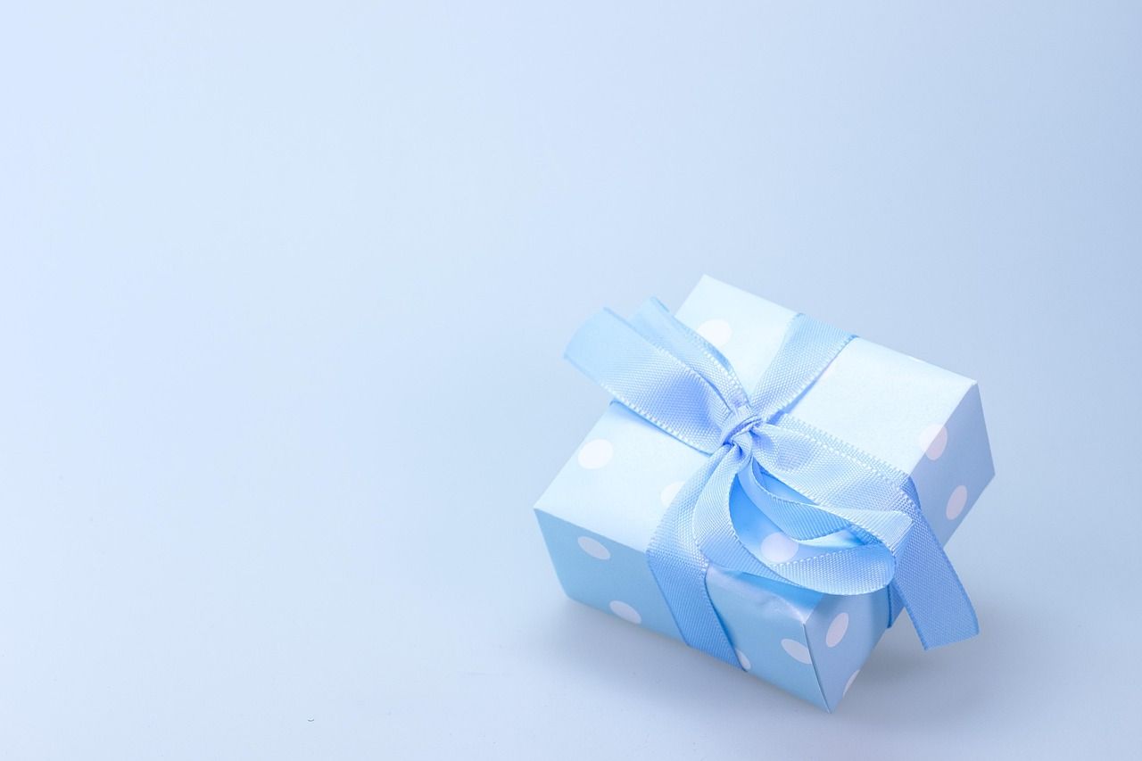 découvrez notre sélection de cadeaux uniques et originaux pour toutes les occasions. que ce soit pour un anniversaire, noël ou simplement pour faire plaisir, trouvez le présent parfait qui fera sourire vos proches.
