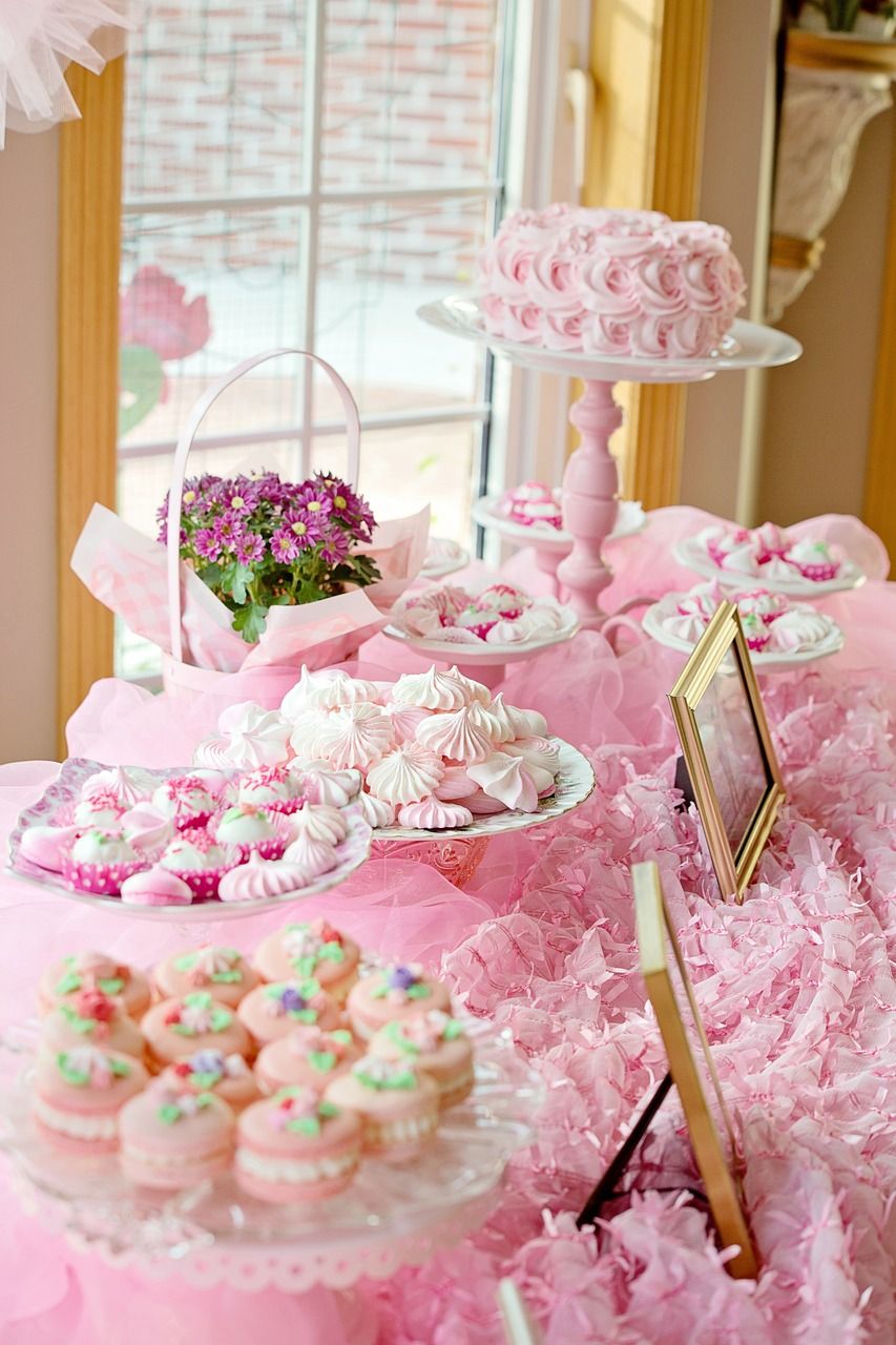 organisez une baby shower mémorable avec nos astuces et idées créatives. célébrez l'arrivée de votre petit trésor avec des thèmes charmants, des jeux amusants et des douceurs délicieuses pour une journée inoubliable entre proches.