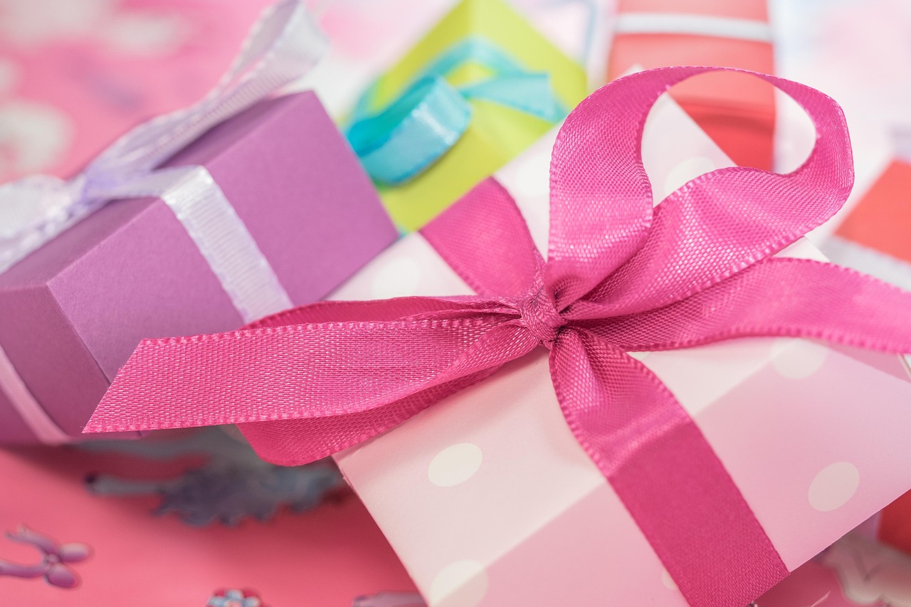 Cadeaux culturels : idées originales pour stimuler la curiosité