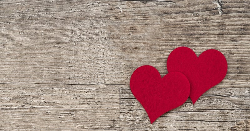 10 cadeaux de naissance personnalisés en Suisse qui font fondre les parents