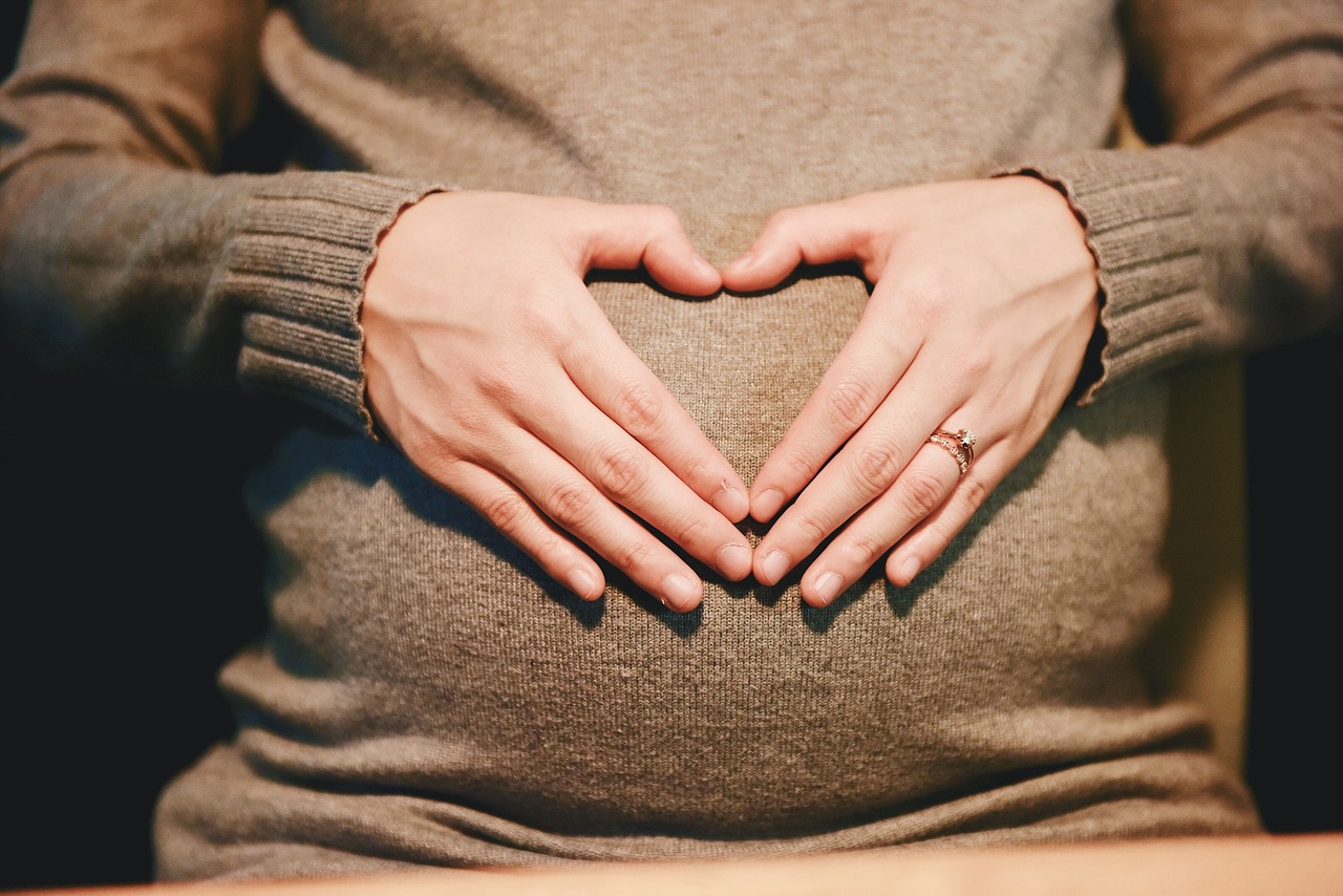 Cadeau femme enceinte : idées originales pour chouchouter la future maman