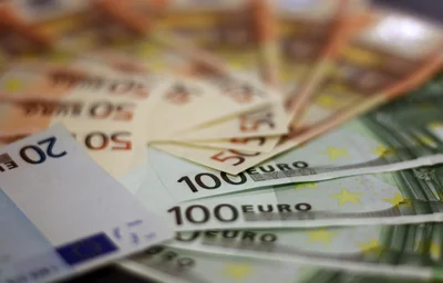Vivre avec 100 000 euros en 2026 : combien de temps peut-on vraiment tenir ?