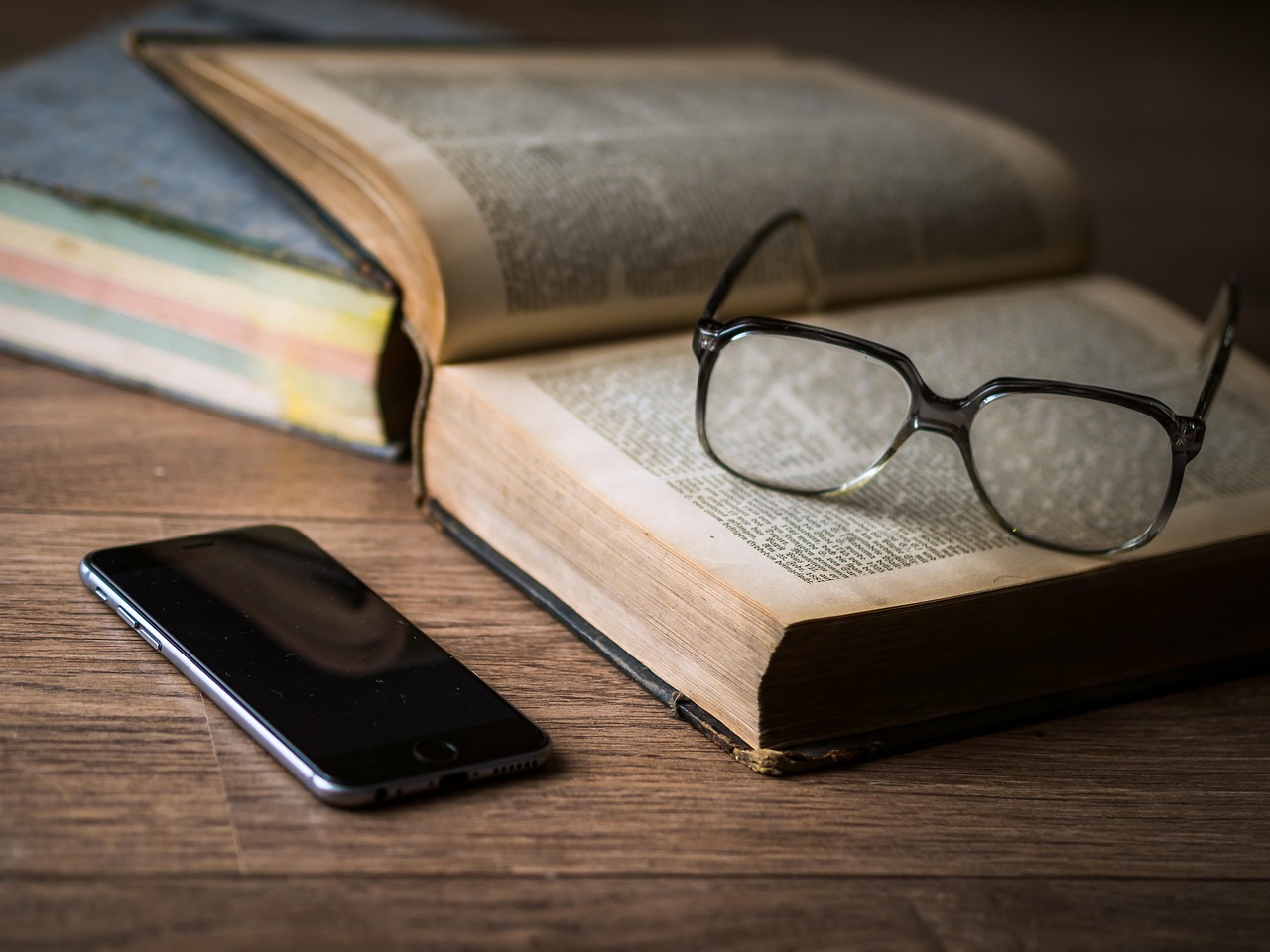 découvrez notre collection captivante de livres interactifs 'touch books' qui éveillent la curiosité des enfants et stimulent leur imagination grâce à des expériences tactiles et visuelles uniques.