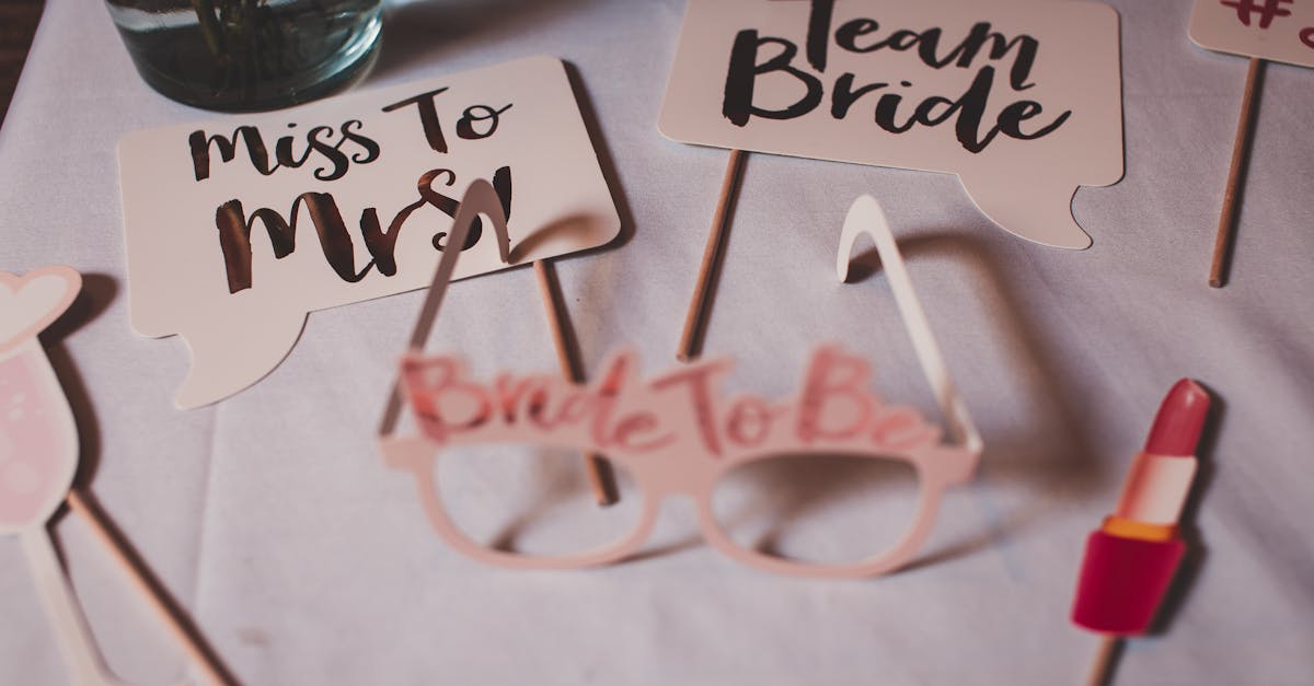 découvrez notre sélection unique de cadeaux de mariage, parfaite pour célébrer les couples dans leur nouvelle vie ensemble. des idées personnalisées aux classiques intemporels, trouvez le présent idéal qui fera briller leur grand jour.