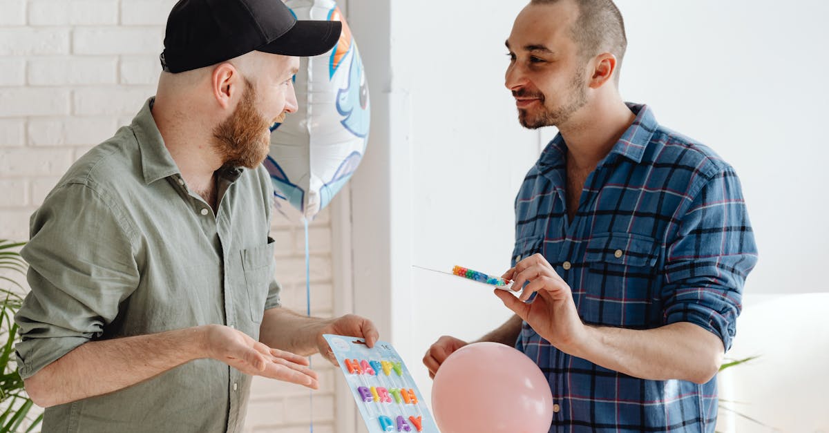 découvrez notre sélection de cadeaux pour couples, parfaits pour célébrer l'amour et les moments spéciaux ensemble. trouvez l'inspiration pour des présents romantiques et personnalisés qui renforceront votre complicité.