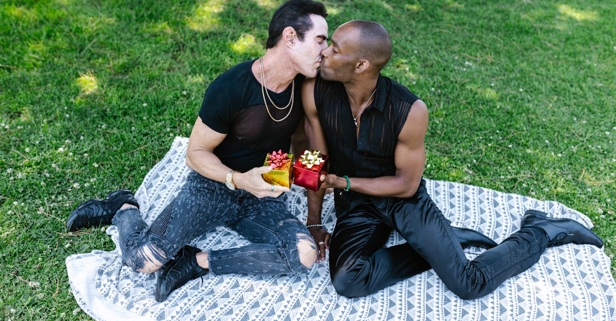 découvrez notre sélection de cadeaux lgbtq+ uniques et orginaux, parfaits pour célébrer la diversité et l'amour sous toutes ses formes. offrez un présent qui fait la différence et montre votre soutien à la communauté lgbtq+.